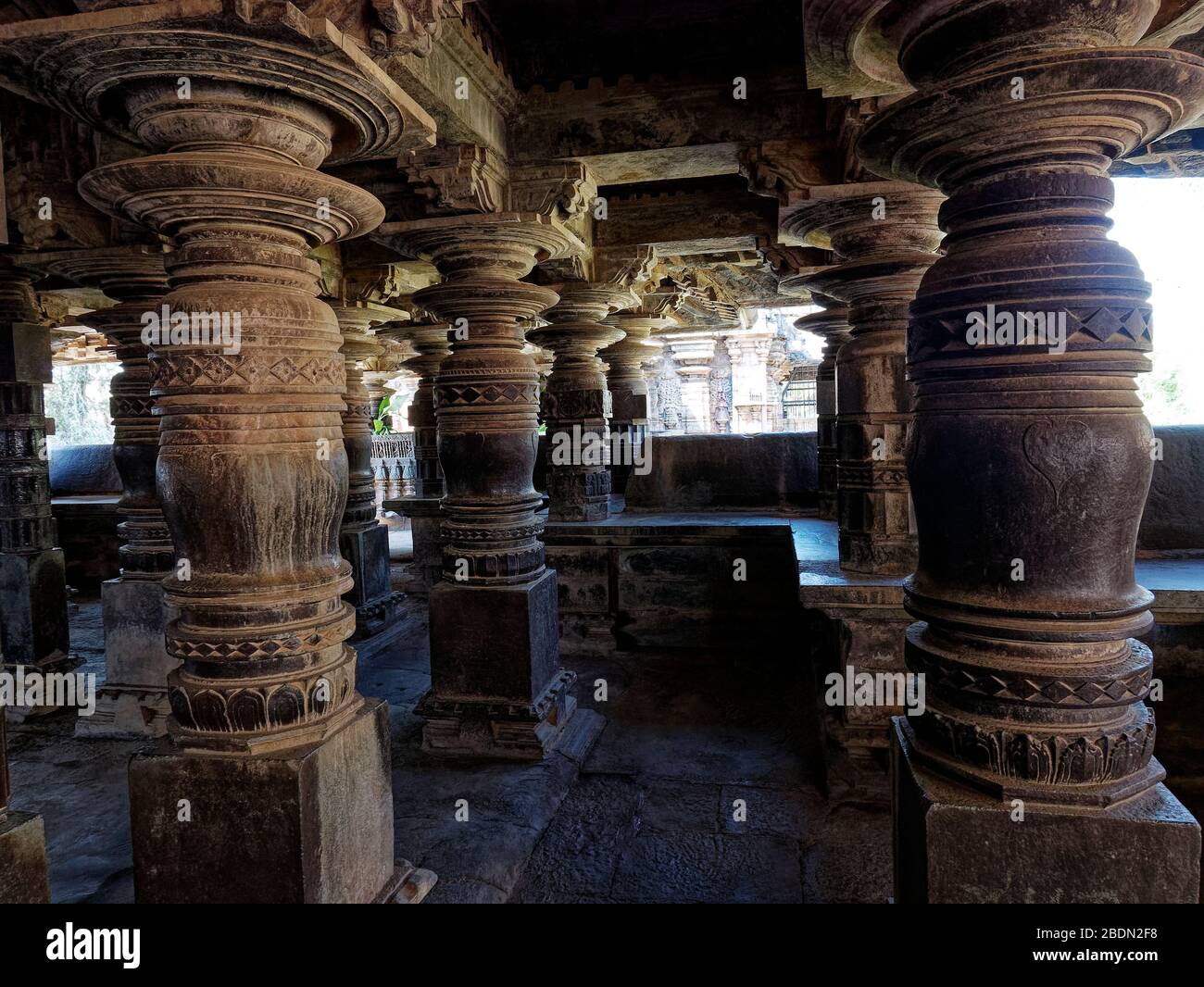 Lathe turned pillars of ancient Hindu temple Stock Photo Alamy