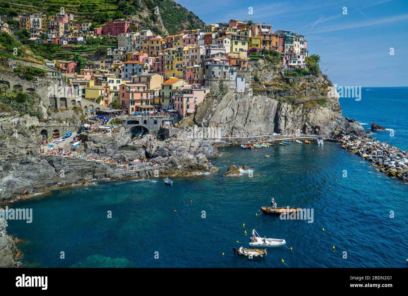 rock fringed harbour of Manarola in the Cinque Terre, Ligurian Riviera di Levante, Liguria, Italy Stock Photo