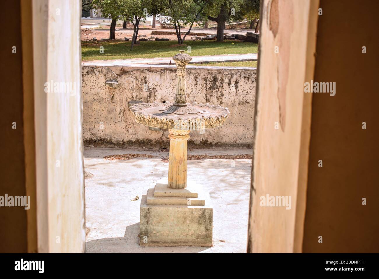 Old Ancient Water Dry Fountain Stock Photography Image Stock Photo