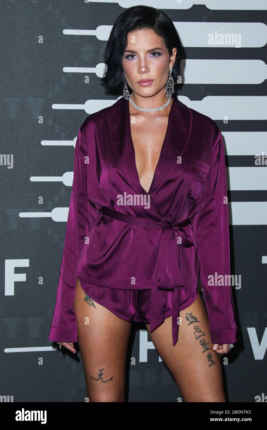 Celebrities wearing savage fenty hi-res stock photography and images - Alamy