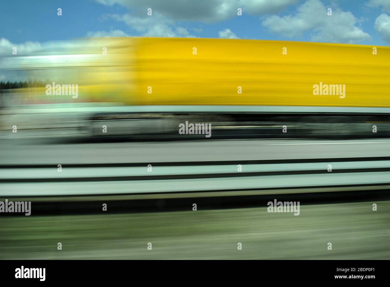 Associative photography which illustrate text or augments it are ...