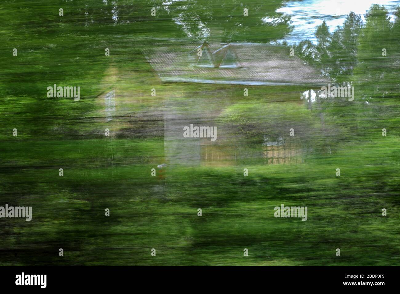 Associative photography which illustrate text or augments it are ...