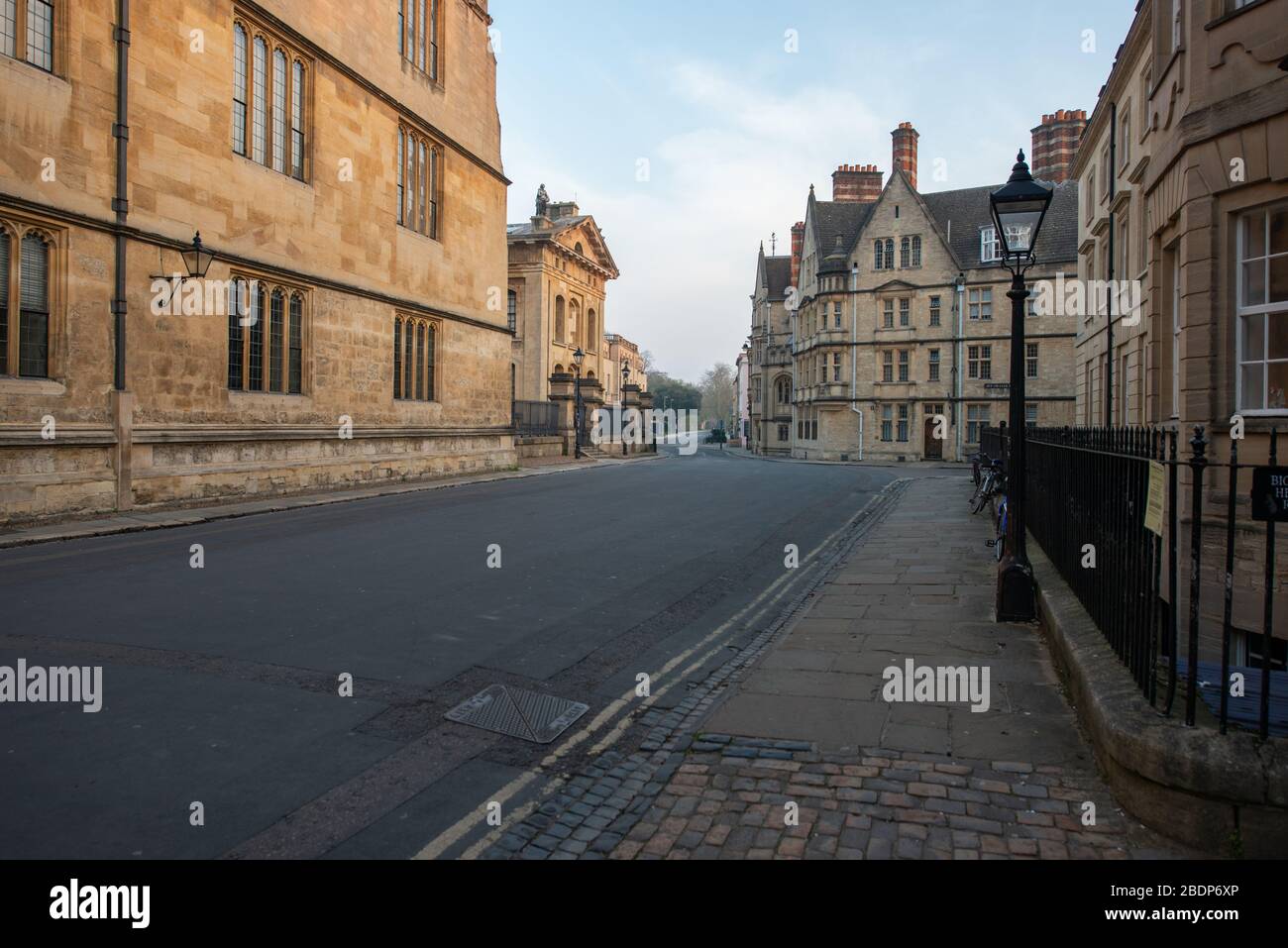 View looking North along Catte Street, towards Parks Road Oxford.  The Bodleian library is on the left of the image, and Hertford College on the right Stock Photo