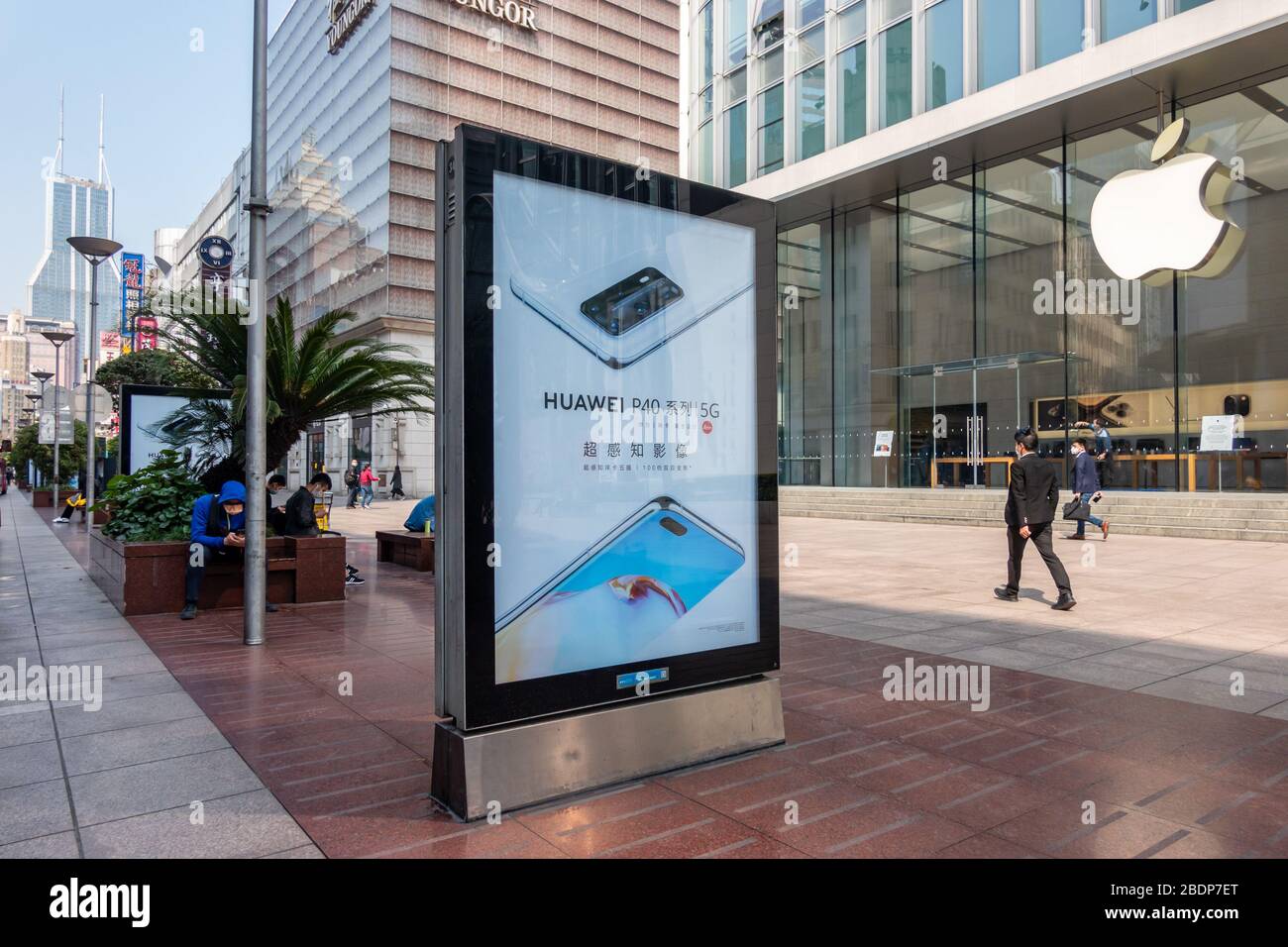 Cheil Spain on X: The Galaxy Pop-Up Store in Plaça de Catalunya is one of  the creations of our retail team for #MWC. This Samsung experience in the  heart of Barcelona is