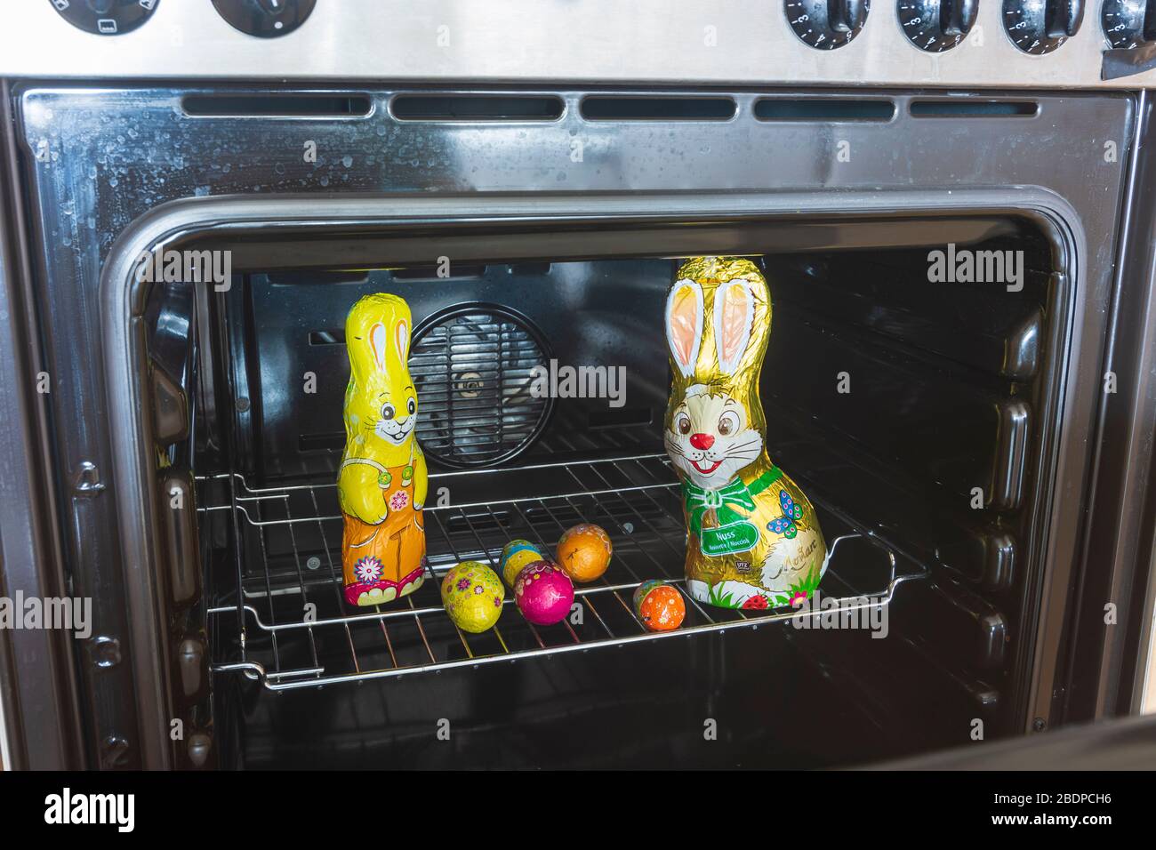 Ostereiersuche, Osterhase in Zeiten von Corona Virus - Easter egg hunt, Easter bunny in times of Corona Virus, stove Stock Photo