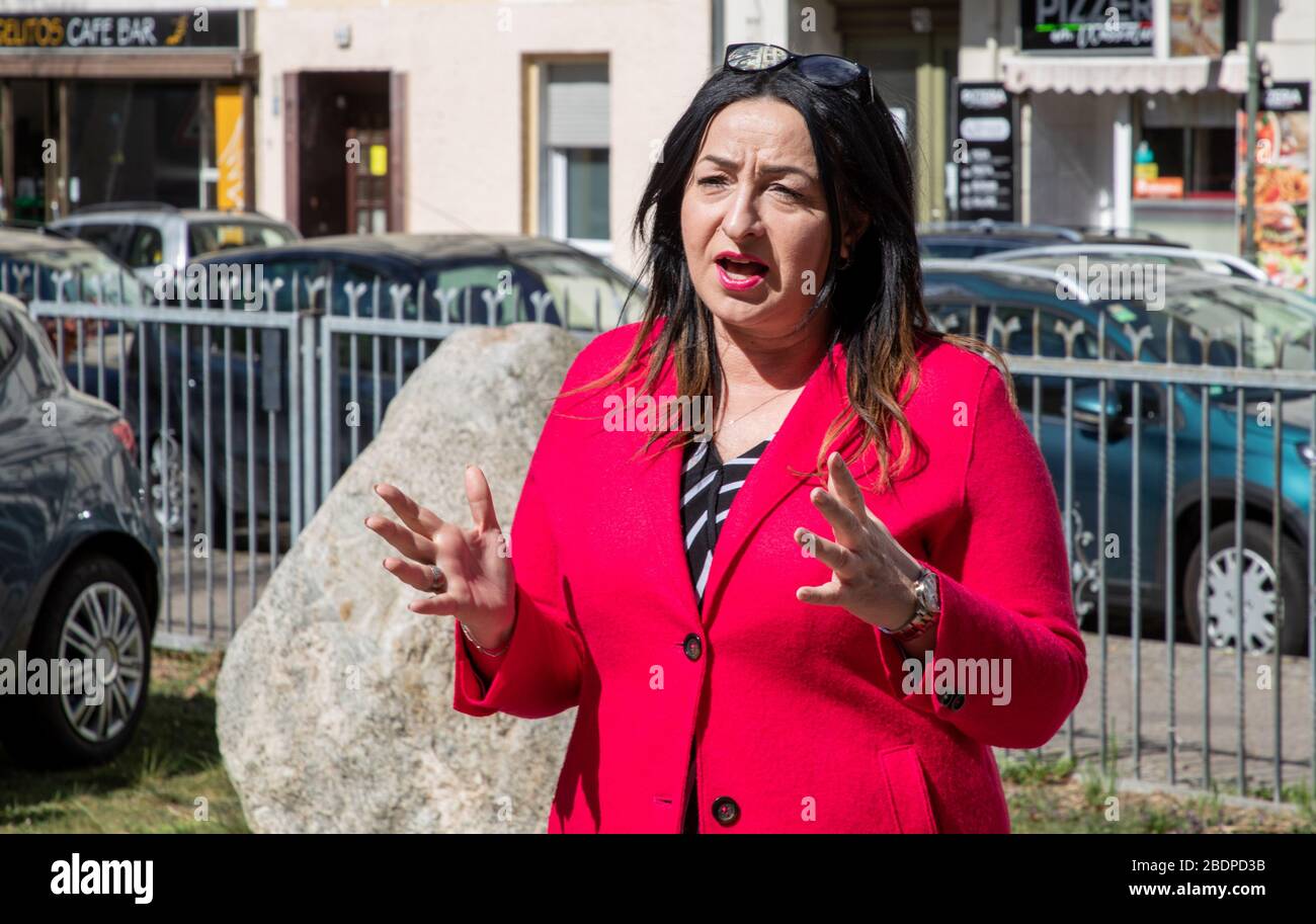 Berlin, Germany. 09th Apr, 2020. Dilek Kalayci (SPD), Senator for Health, Care and Equality, arrives at the nursing home on Kreuzberg. She then hands over material from the 2.2 million PSA purchases to the home. Credit: Andreas Gora/dpa/Alamy Live News Stock Photo