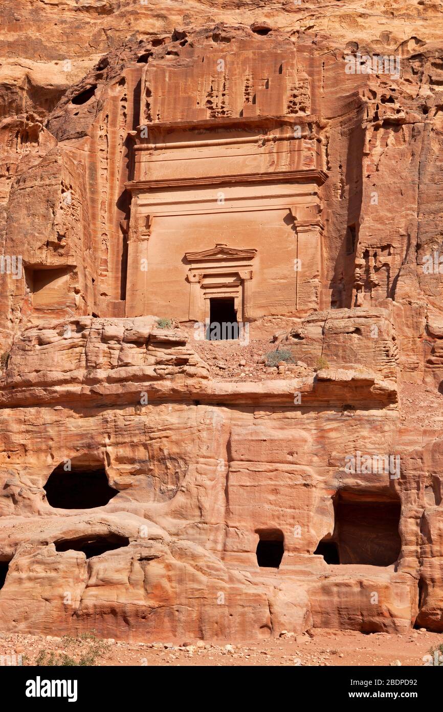 calcium George Hanbury lifetime A view of one of the ancient buildings carved into the stone in the Rose  City of Petra, Jordan Stock Photo - Alamy