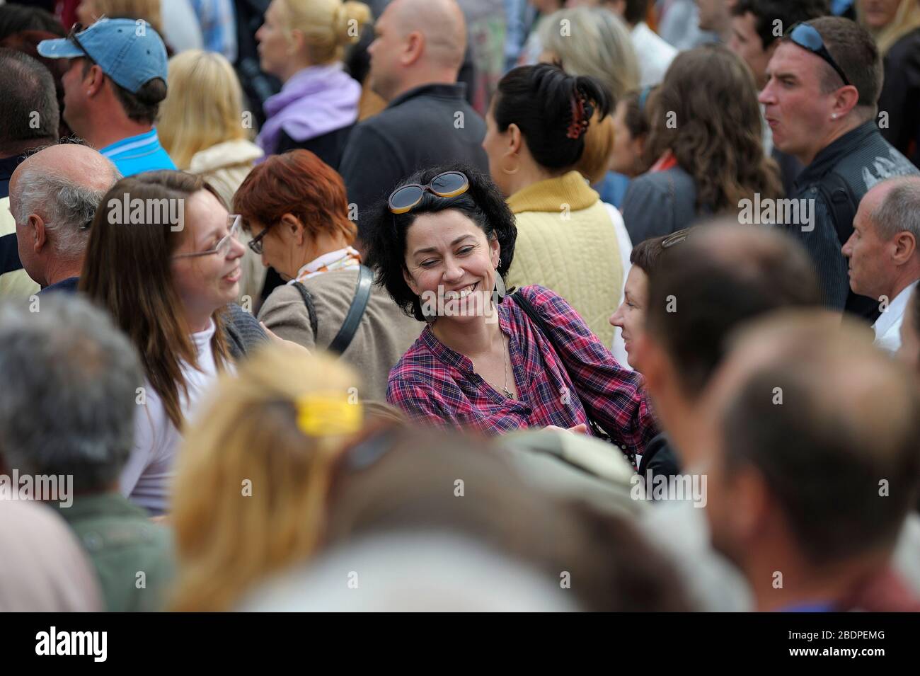 Face in a blurred crowd hi-res stock photography and images - Alamy