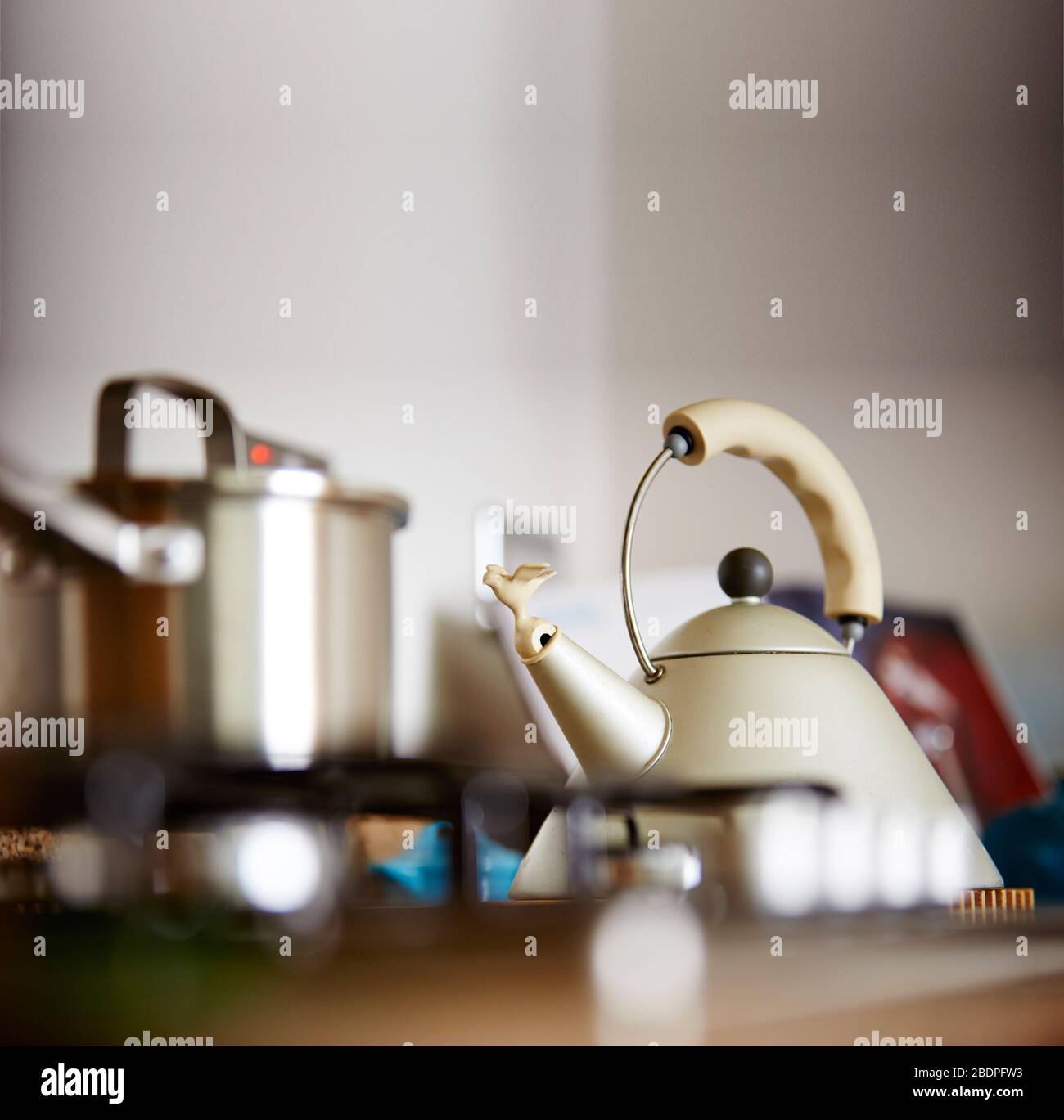 Steaming tea pot hi-res stock photography and images - Alamy