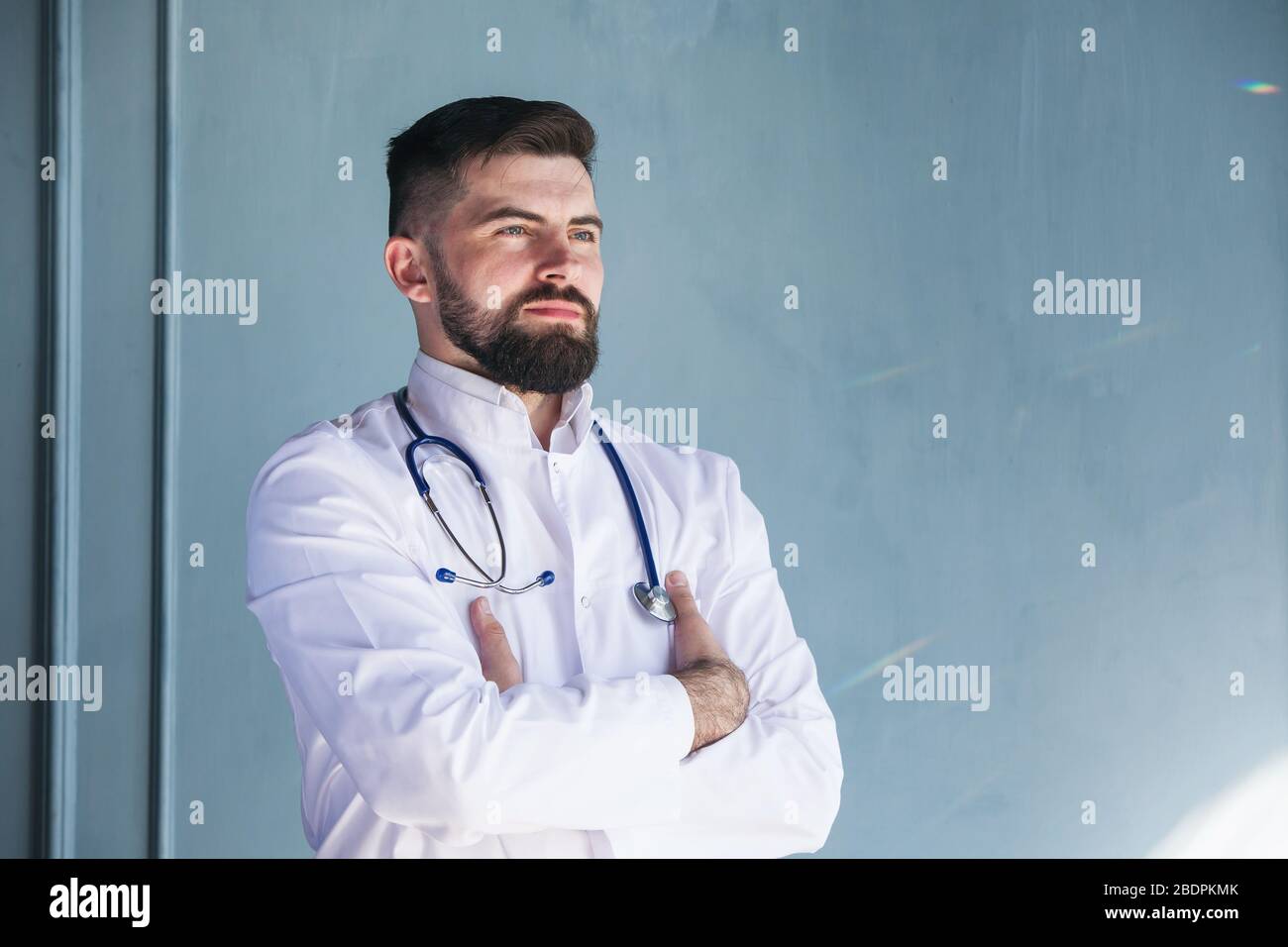 Doctor with stethoscope around his neck Stock Photo Alamy