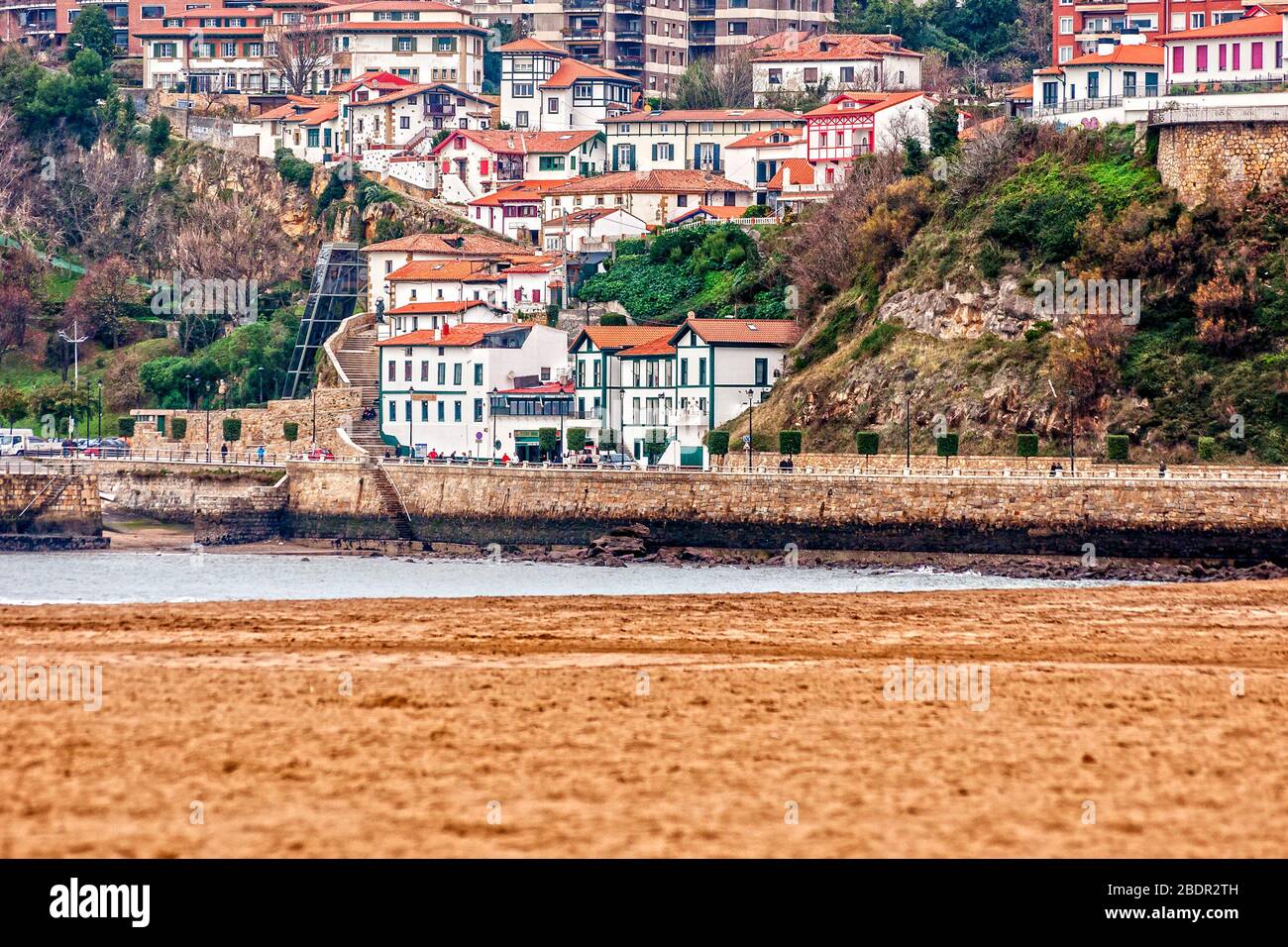 Playa Ereaga y Puerto Viejo al fondo. Getxo. Vizcaya. País Vasco. España Stock Photo