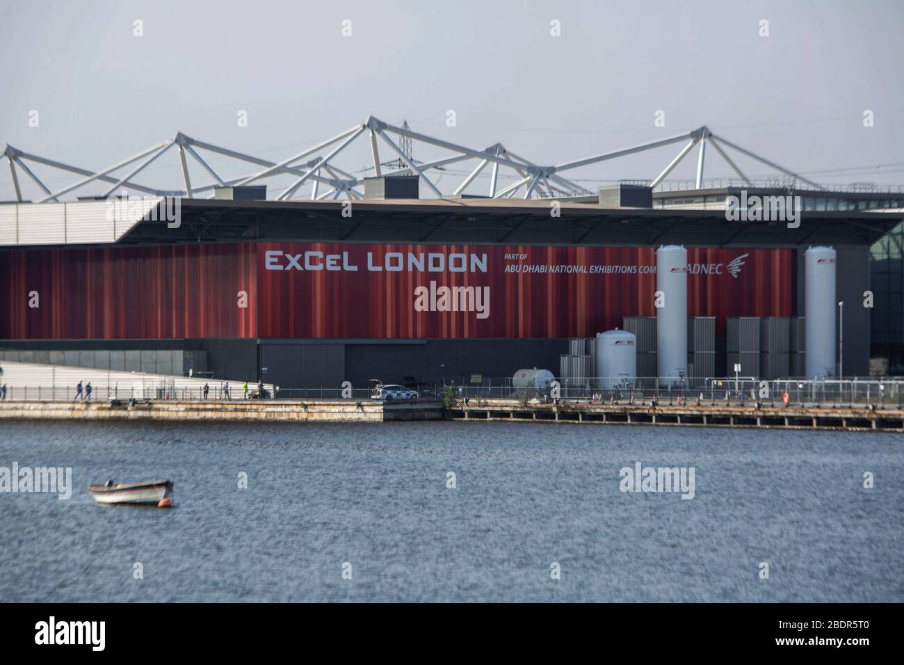 Excel, London, UK. 9th Apr, 2020. Preparations for the arival of 4,000 coronavirus patients to the NHS Nightingale Hospital continues. The hospital will be completed in six days. Credit: Marcin Nowak/Alamy Live News Stock Photo