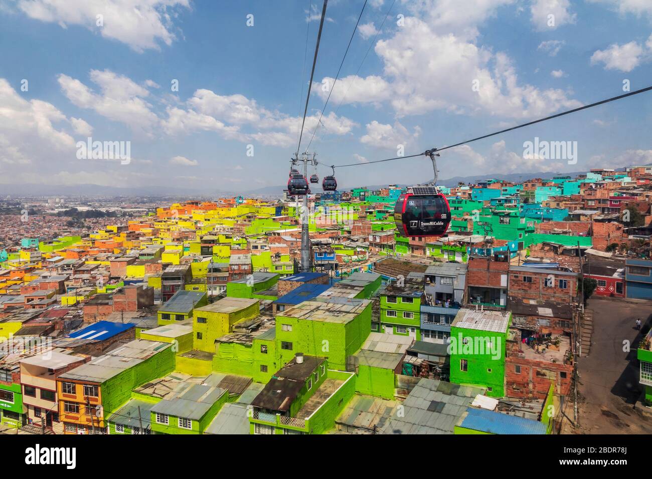 Bogota, Kolumbien - 03. January 2020: Comuna El Paraiso-Tour mit der Seilbahn. The cable supply is used as a primary transport system by 700,000 locat Stock Photo