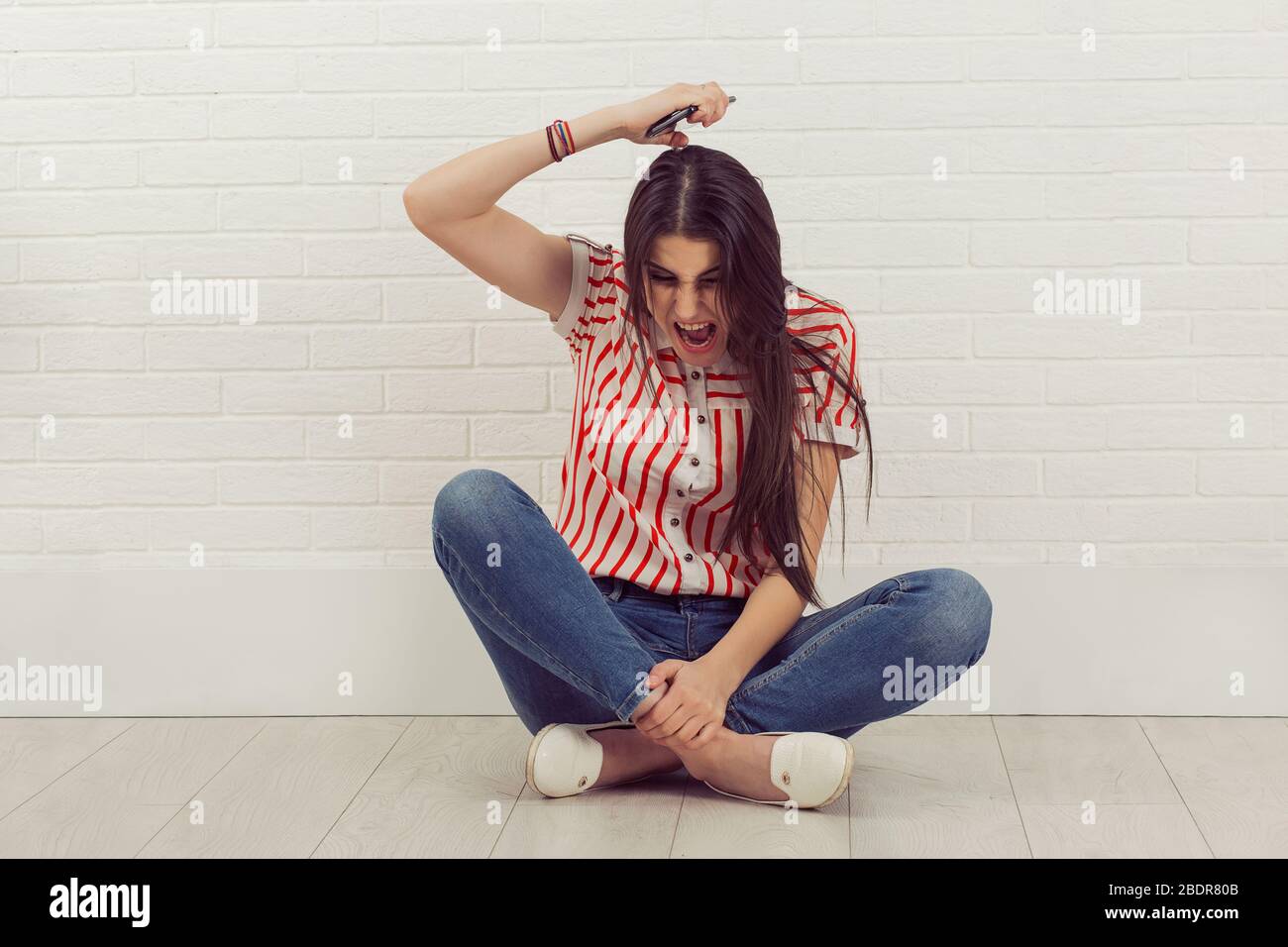 Throw away phone hires stock photography and images Alamy