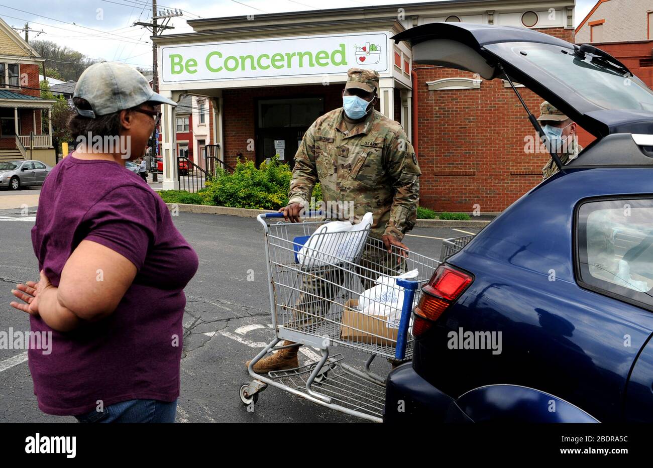 Kentucky National Guardsmen, helps load food aid at the Be Concerned food pantry to help with COVID-19, coronavirus pandemic relief April 8, 2020 in Covington, Kentucky. Stock Photo