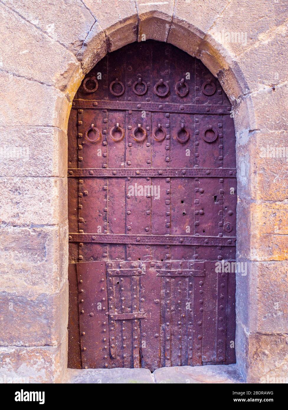 Antigua puerta de metal. Oñate. Guipúzcoa. País Vasco. España Stock Photo