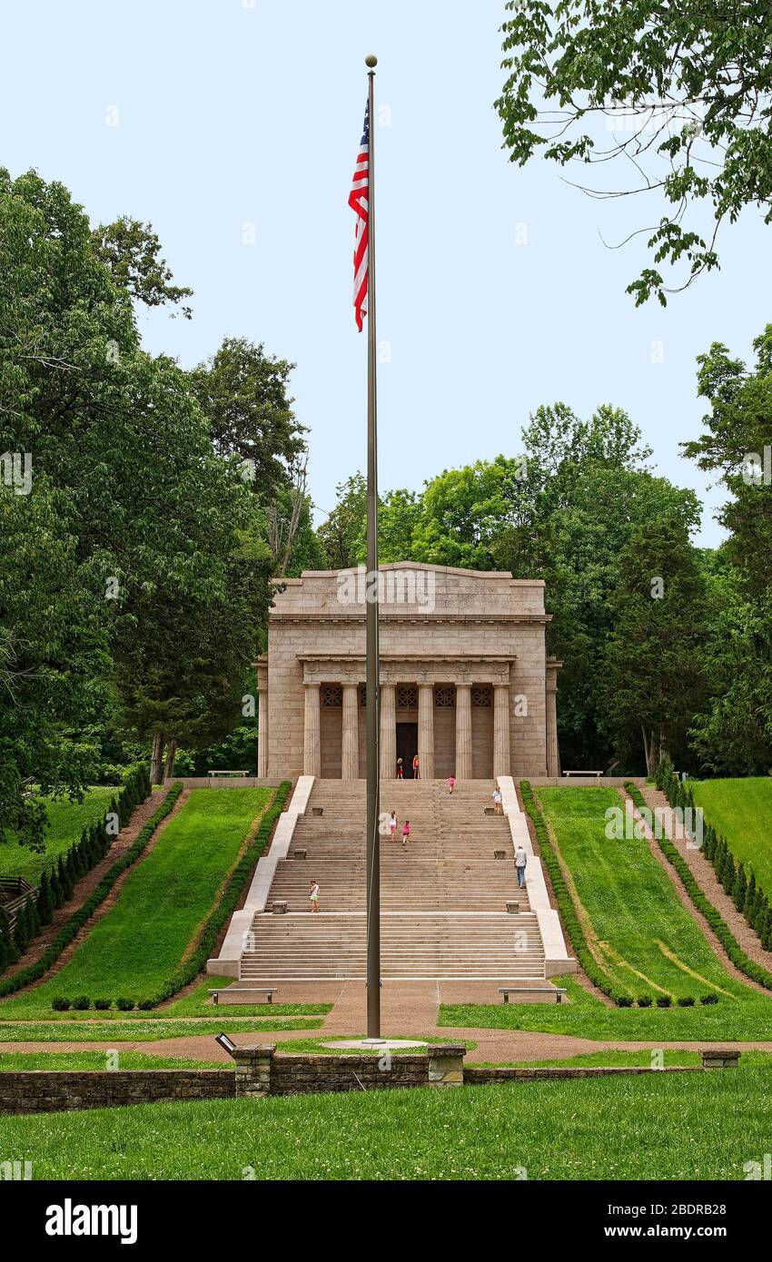 Abraham Lincoln Birthplace National Historical Park; Memorial building, marble, granite, columns, long broad steps, green grass, contains log cabin si Stock Photo
