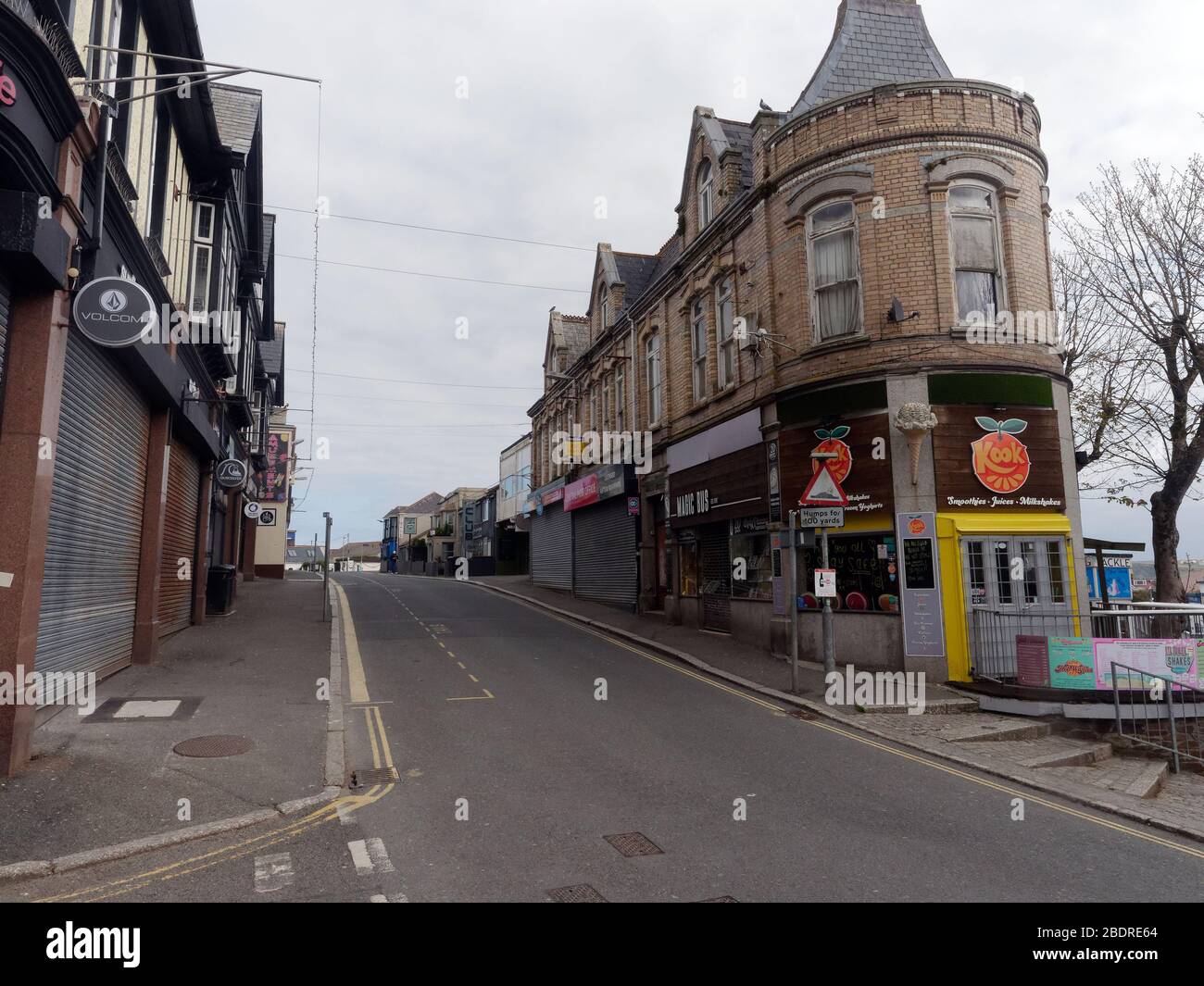 Newquay deserted, Covid 19 lockdown, Shopping area empty, Tourist business closed. Newquay Cornwall, UK. Credit:Robert Taylor/Alamy Live News Stock Photo