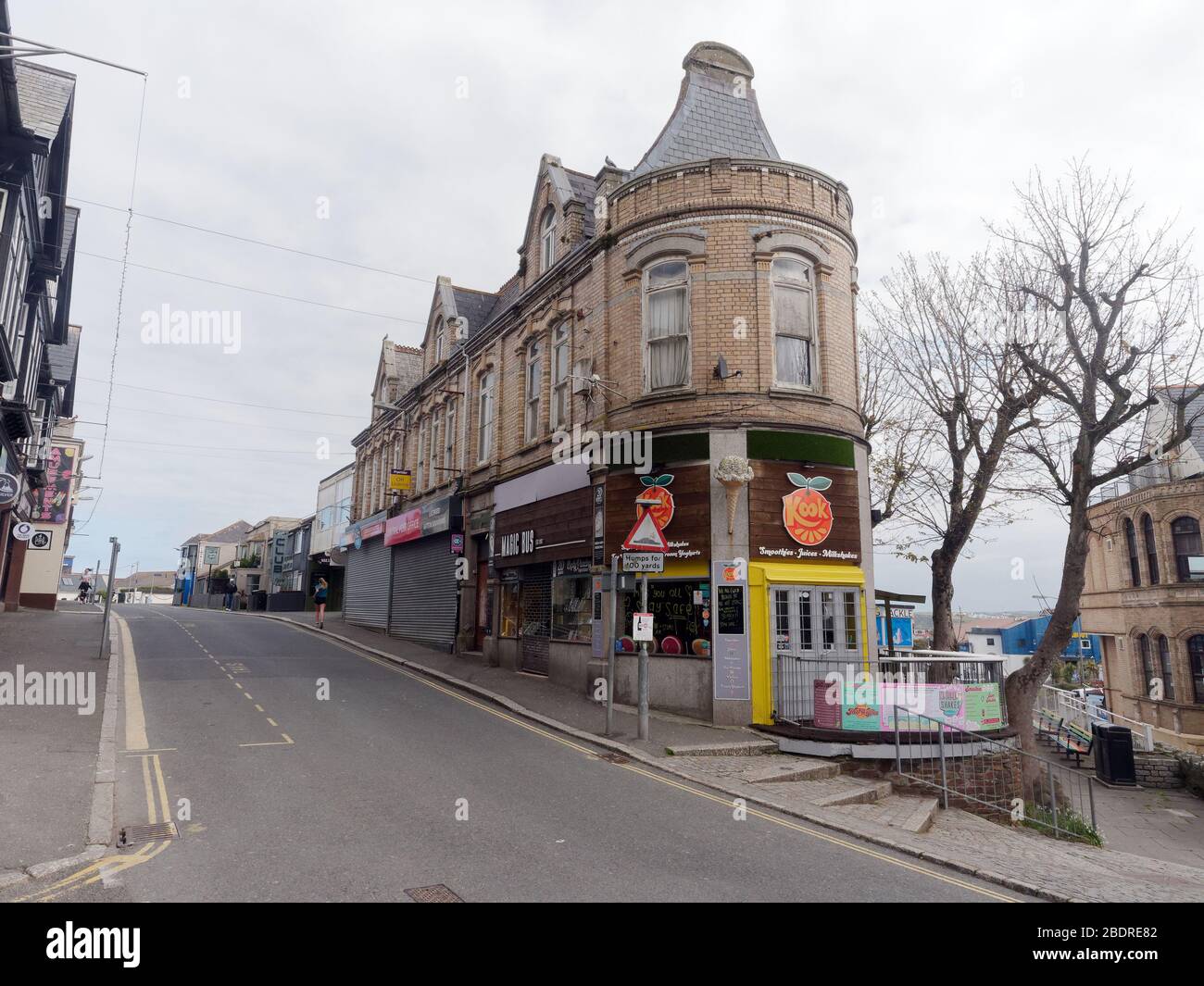 Newquay deserted, Covid 19 lockdown, Shopping area empty, Tourist business closed. Newquay Cornwall, UK. Credit:Robert Taylor/Alamy Live News Stock Photo