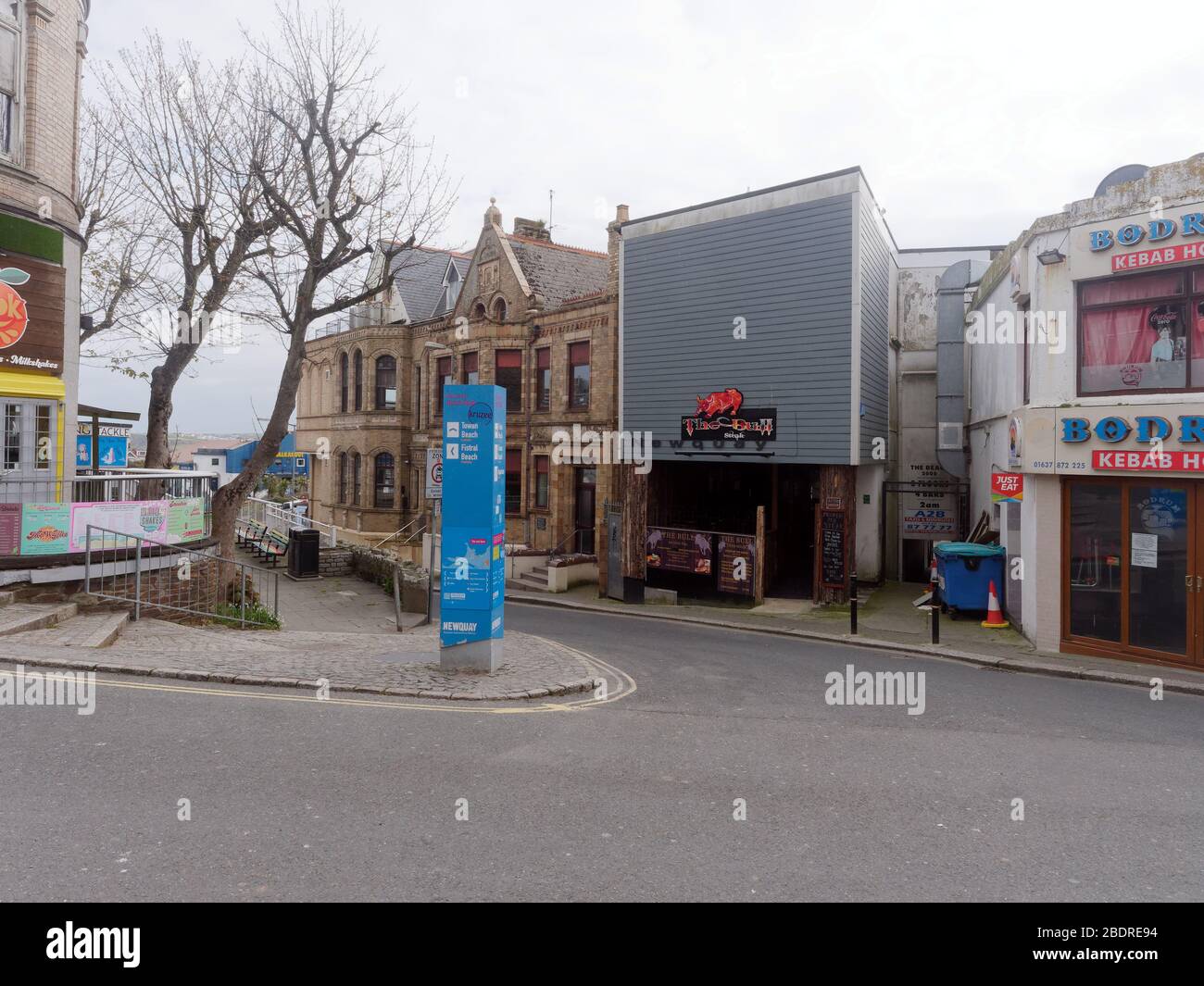 Newquay deserted, Covid 19 lockdown, Shopping area empty, Tourist business closed. Newquay Cornwall, UK. Credit:Robert Taylor/Alamy Live News Stock Photo