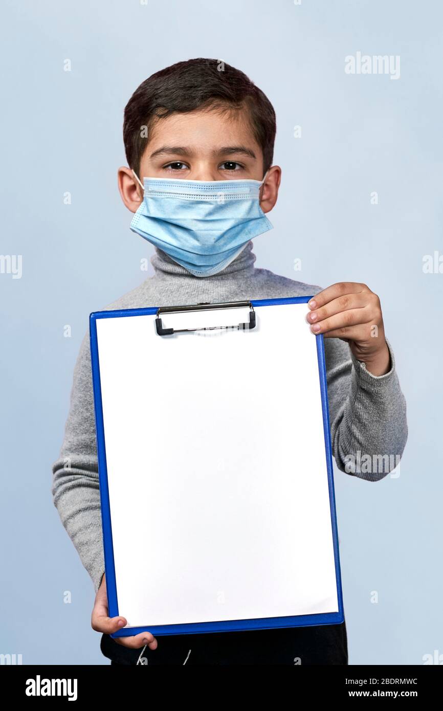 Wearing blank face paper mask hires stock photography and images Alamy