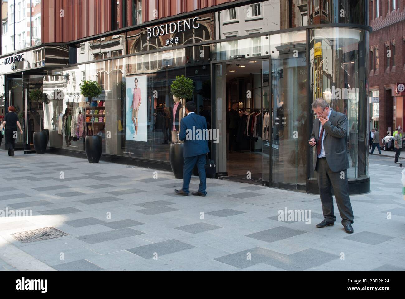 Store Retail Luxury West End Bosideng 2nd floor, 28 S Molton Street, Mayfair, London W1K DSDHA Deborah Saunt David Hills Stock Photo