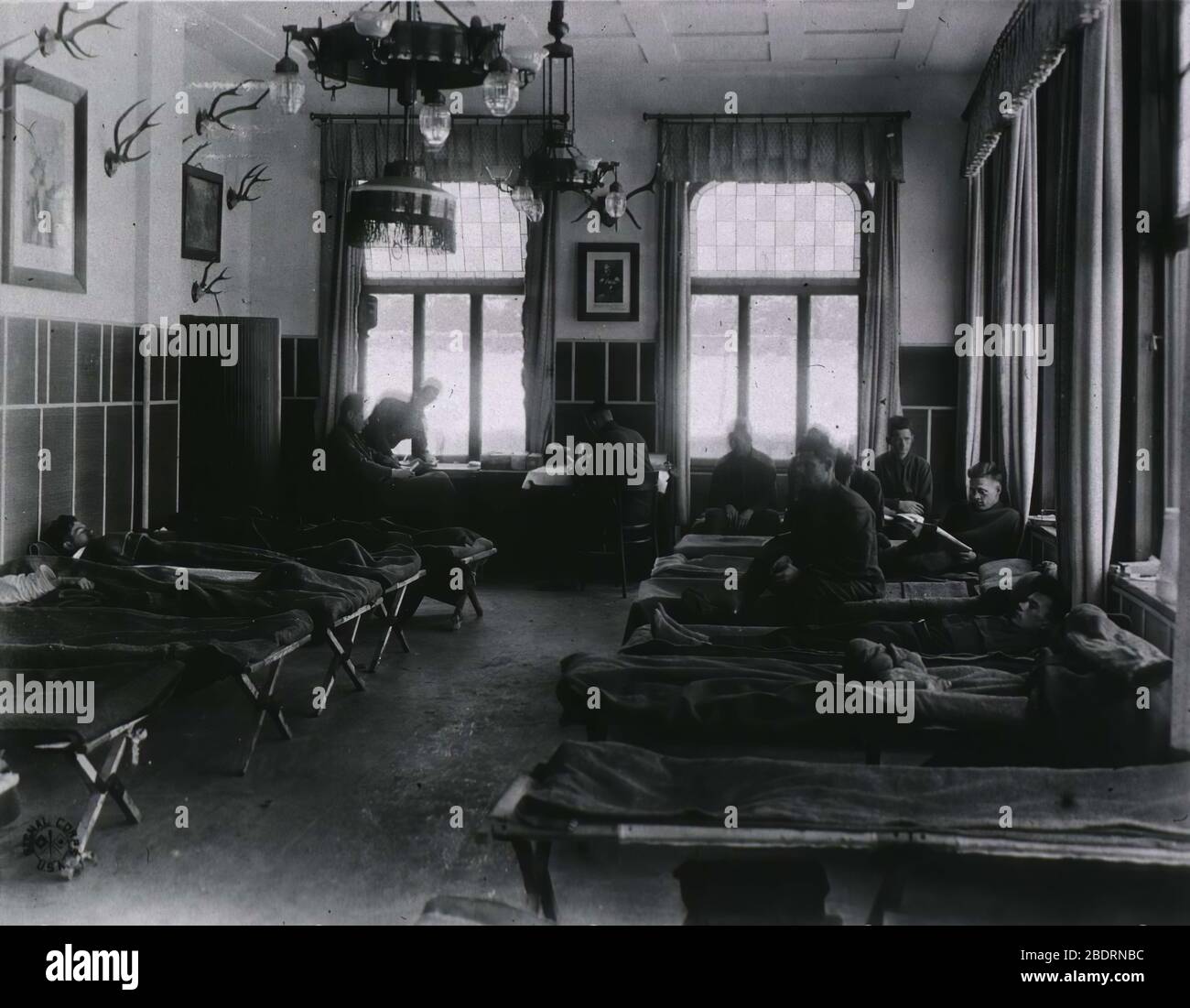 During the 1918 Spanish Flu Pandemic U.S. Army Field Hospital No. 127, Rengsdorf, Germany Interior view - Influenza Ward Stock Photo