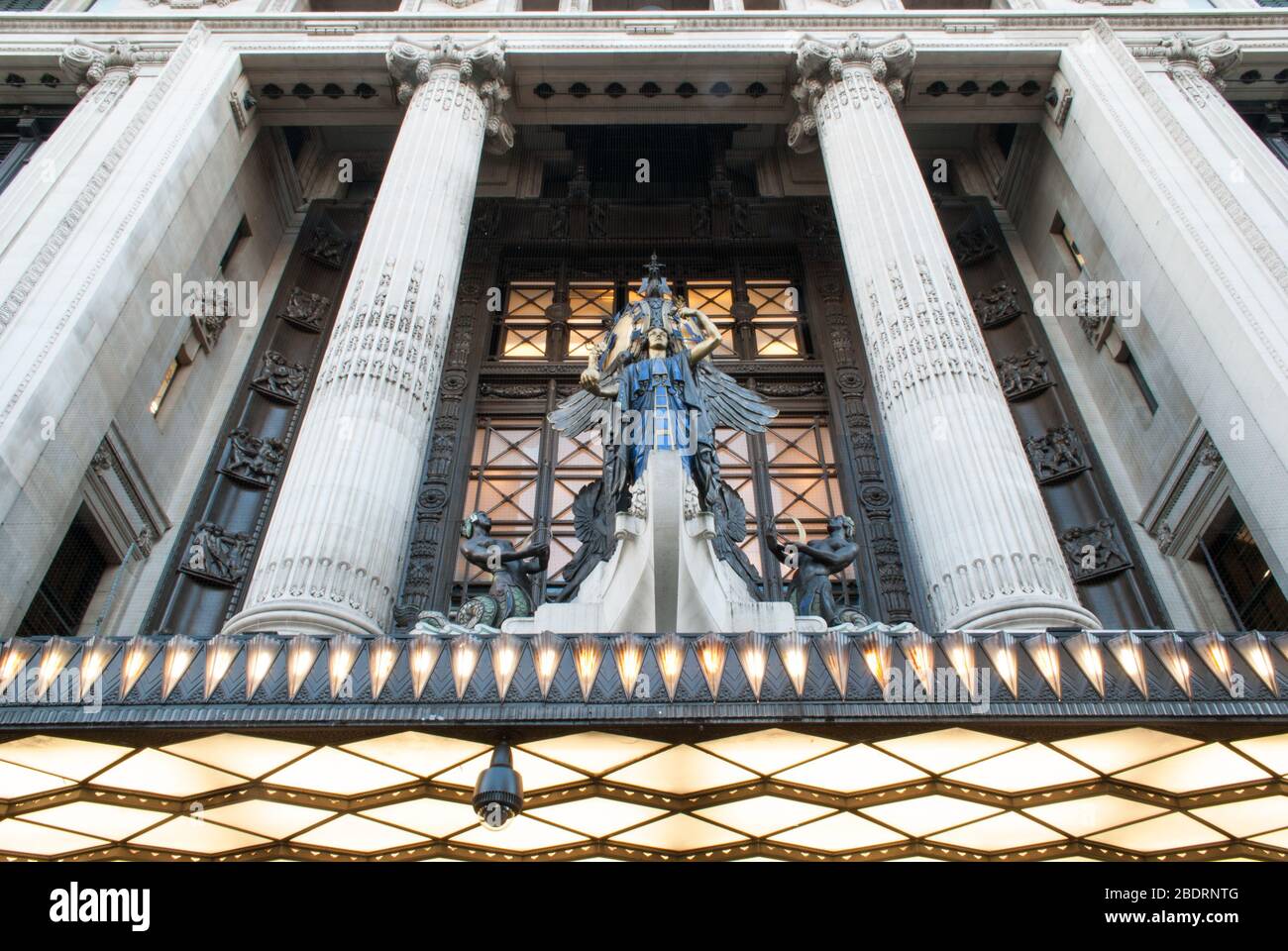 The Queen of Time West End Selfridges Department Store, 400 Oxford St, London W1A 1AB by Daniel Burnham for Harry Gordon Selfridge Gilbert Bayes Stock Photo