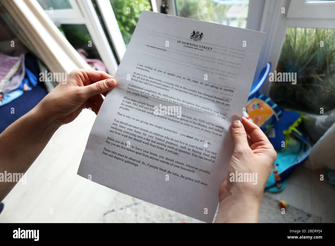 Chichester, West Sussex, UK - Letter arrived from the Boris Johnson and the British Government explaining the Coronavirus, (Covid-19) situation in the UK and the current response to it. Thursday 9th April 2020 © Sam Stephenson / Alamy Live News. Stock Photo