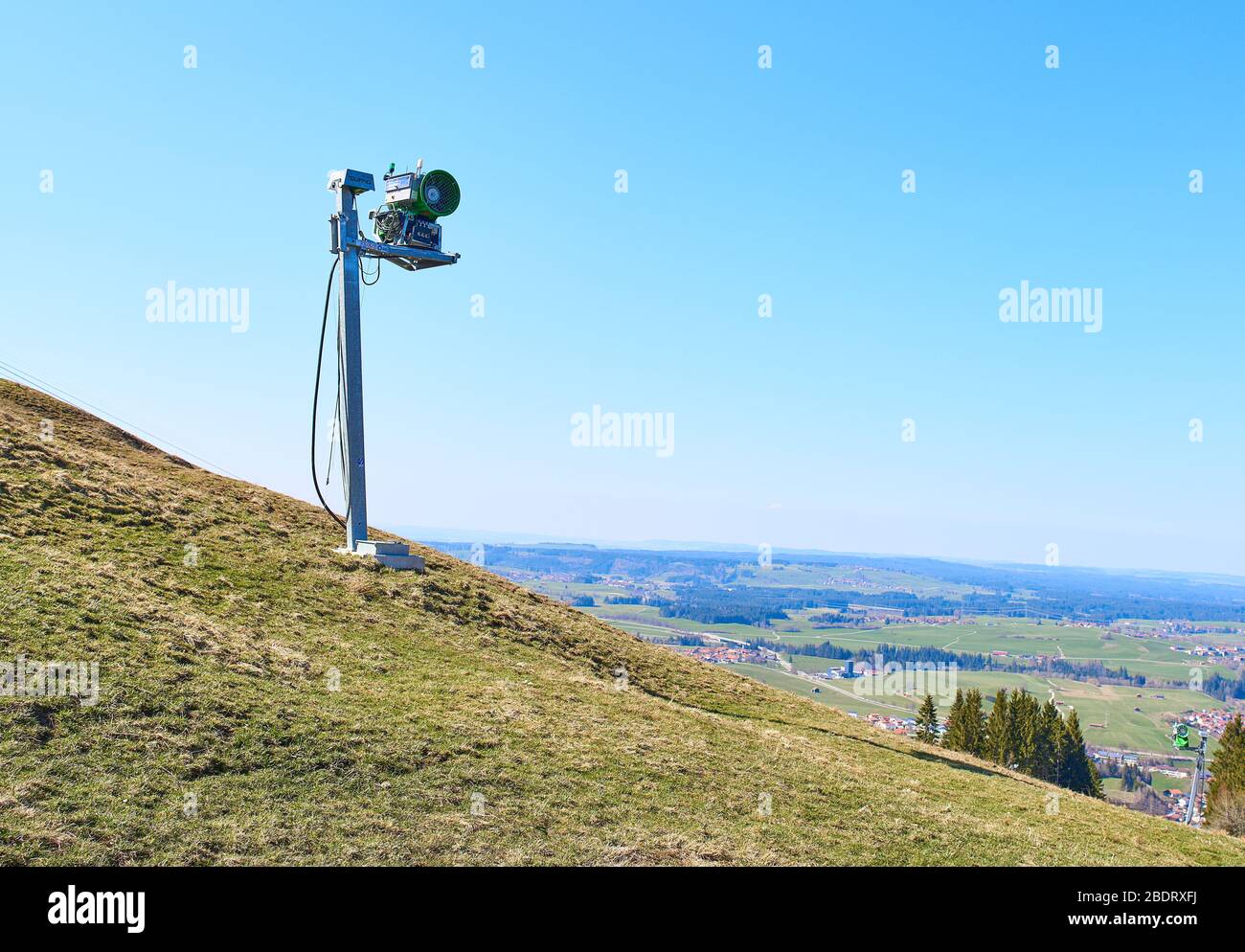 Nesselwang, Germany, April 08, 2020. A snow cannon in spring time in the Alpspitzbahn ski arena   on April 08, 2020 in Nesselwang, Germany. © Peter Schatz / Alamy Live News Stock Photo
