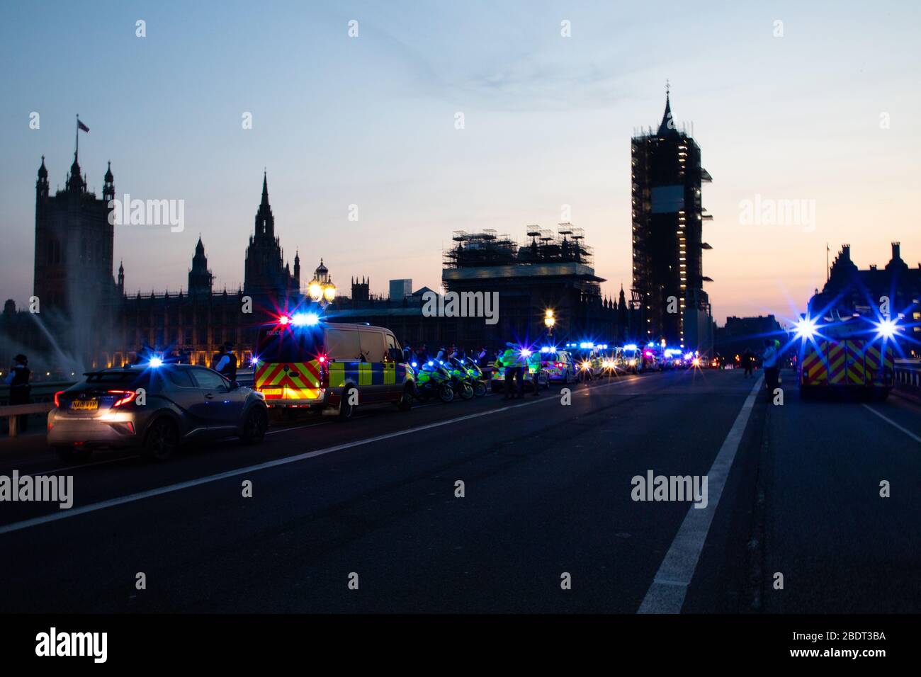 London, UK. 09th Apr, 2020. Emergency services take part in the Clap for Carers on Westminster Bridge in view of St Thomas' Hospital where the Prime Minister Boris Johnson is being treated for Covid 19. Credit: David Parry/Alamy Live News Stock Photo