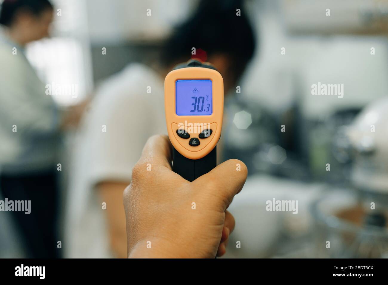 Digital medical infrared forehead thermometer gun noncontact of measuring temperature, for