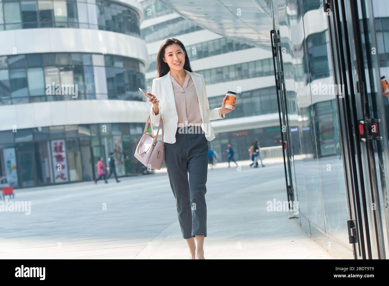 Indian young woman outside street hi-res stock photography and images ...
