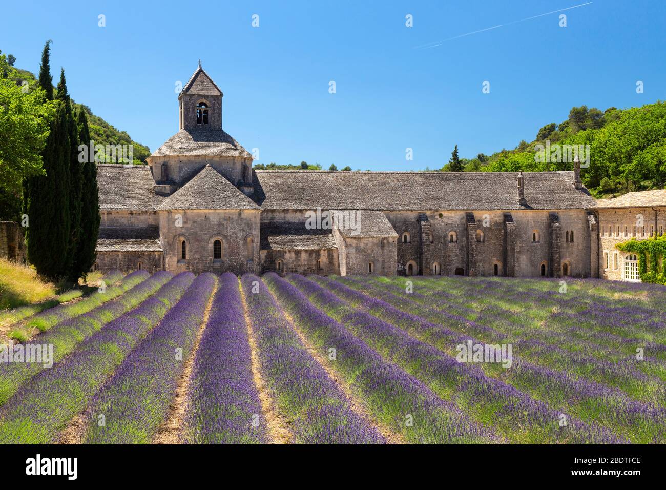Gordes france flowers hires stock photography and images Alamy