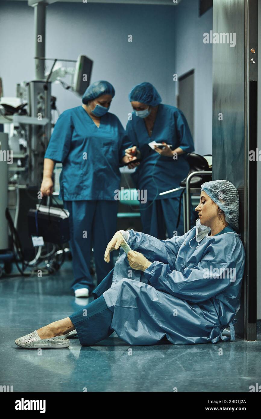 Doctor and unhappy patient and surgery hires stock photography and images Alamy