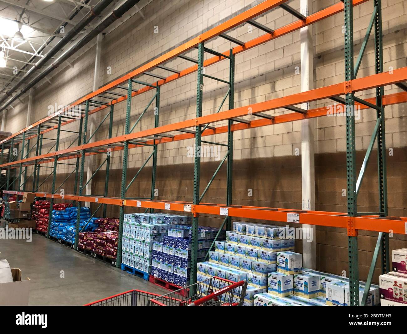 Costco Shelves Hires Stock Photography And Images Alamy, 48 OFF