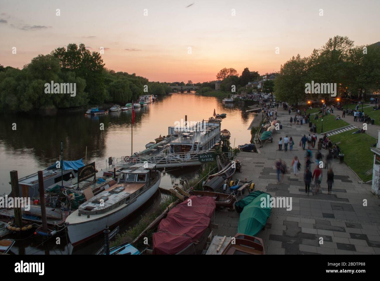 Public Space Riverside Terraces Restaurants Waterfront