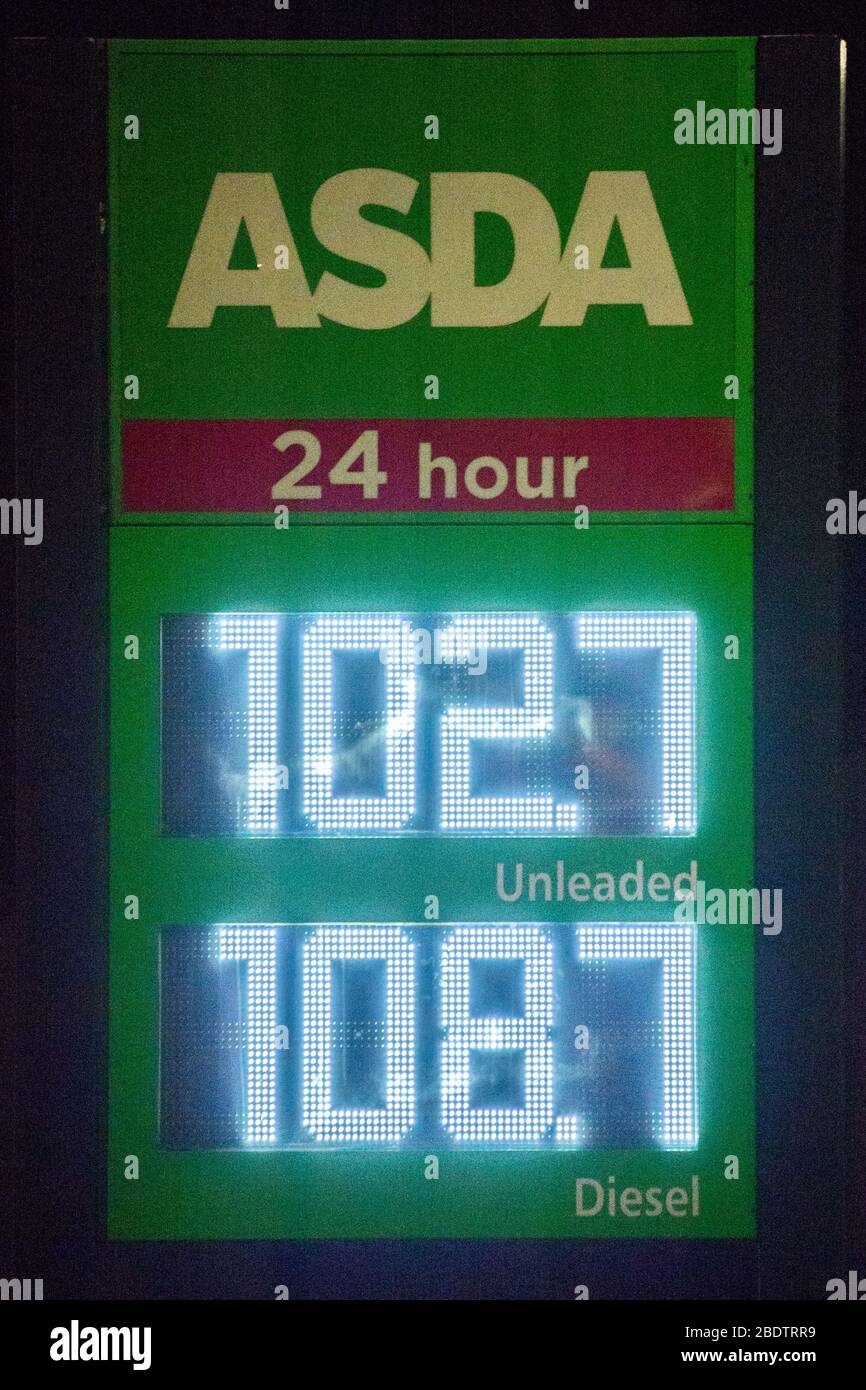 Cumbernauld, UK. 10th Apr, 2020. Pictured: Tesco Extra filling station: Unleaded 102.7 pence/litre Disel 108.7 pence/litre UK Petrol pump prices have plummeted almost £1.00 per litre due to the the Coronavirus (COVID-19) crisis lockdown which has forced people to stay at home. In March 2020 the price oil fell below US$25 per barrel. Credit: Colin Fisher/Alamy Live News Stock Photo