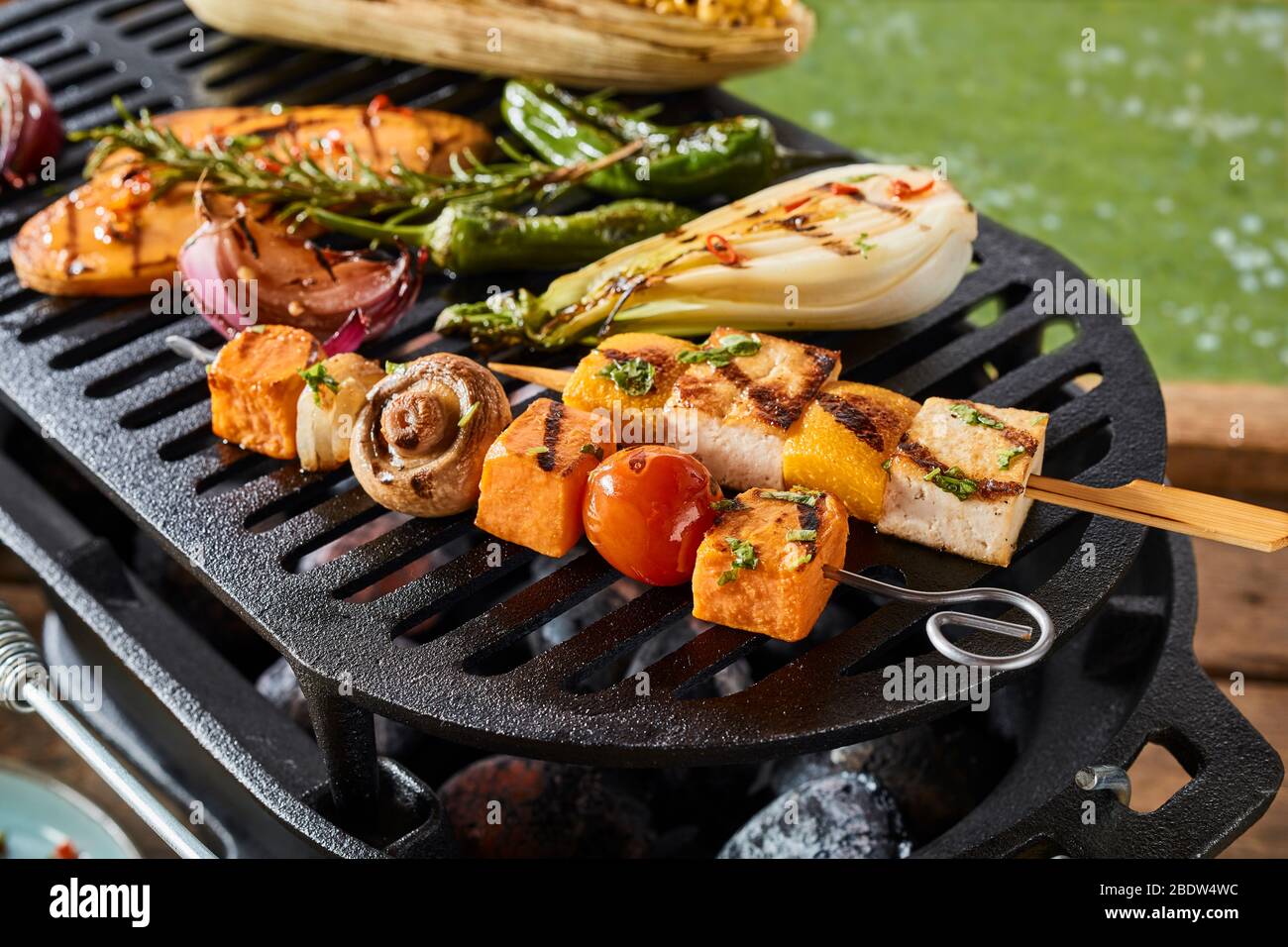 Setting up coals in grill hi-res stock photography and images - Alamy