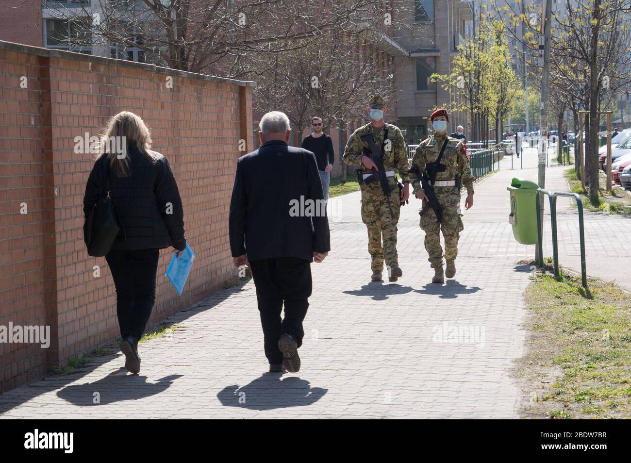 Budapest, Hungary. 9th Apr, 2020. Military personnel patrol along a street in Budapest, Hungary, on April 9, 2020. The Hungarian government will indefinitely extend the lockdown imposed nearly two weeks ago due to the coronavirus epidemic, Prime Minister Viktor Orban announced on his Facebook page on Thursday. According to official figures, the number of confirmed coronavirus cases in Hungary stood at 980 on Thursday, with 96 recoveries and 66 fatalities. Credit: Attila Volgyi/Xinhua/Alamy Live News Stock Photo