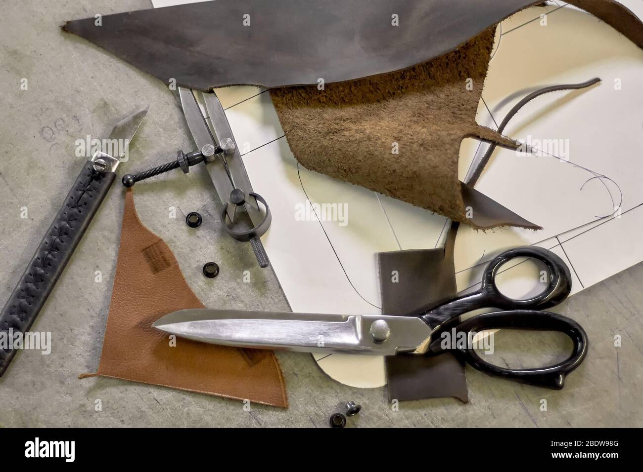 Leather craft tools on cutting mat Stock Photo - Alamy