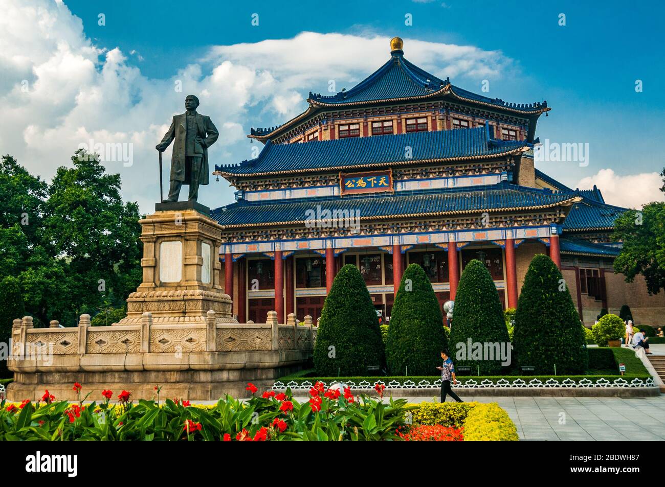 Statue of Sun Yatsen in front of the Sun Yat-sen Memorial Hall on the site of the former presidential palace in Guangzhou. Stock Photo