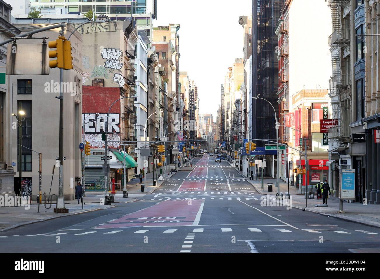 New York, NY, 9th April 2020, 18h15.  Downtown Broadway largely empty of rush hour traffic and people... SEE MORE INFO FOR FULL CAPTION. Stock Photo