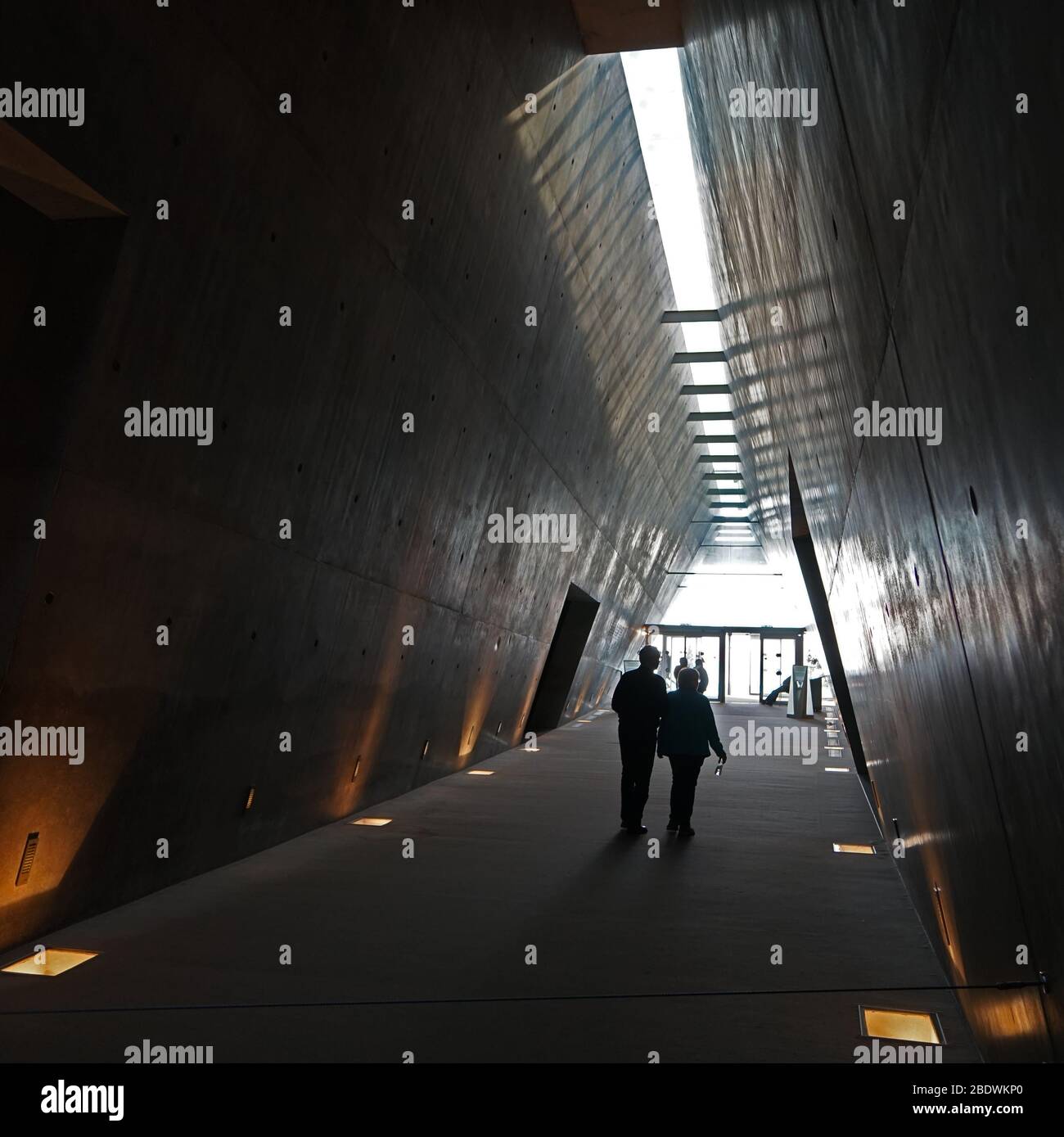 HOLOCAUST HISTORY MUSEUM YAD VASHEM JERUSALEM ISRAEL - WORLD HOLOCAUST ...