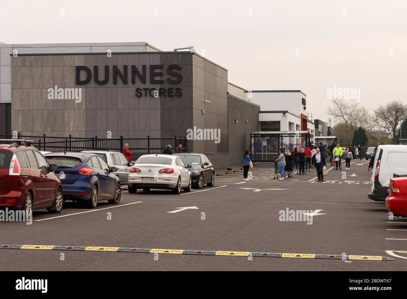 Cork, Ireland. 10th Apr, 2020. Queues for Supermarkets ahead of Easter