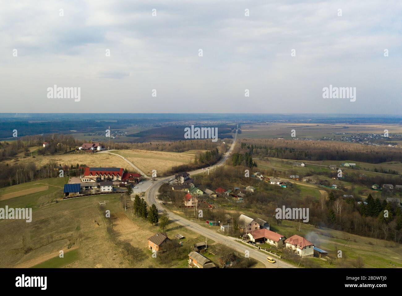 Empty roadway surrounded green hi-res stock photography and images - Alamy