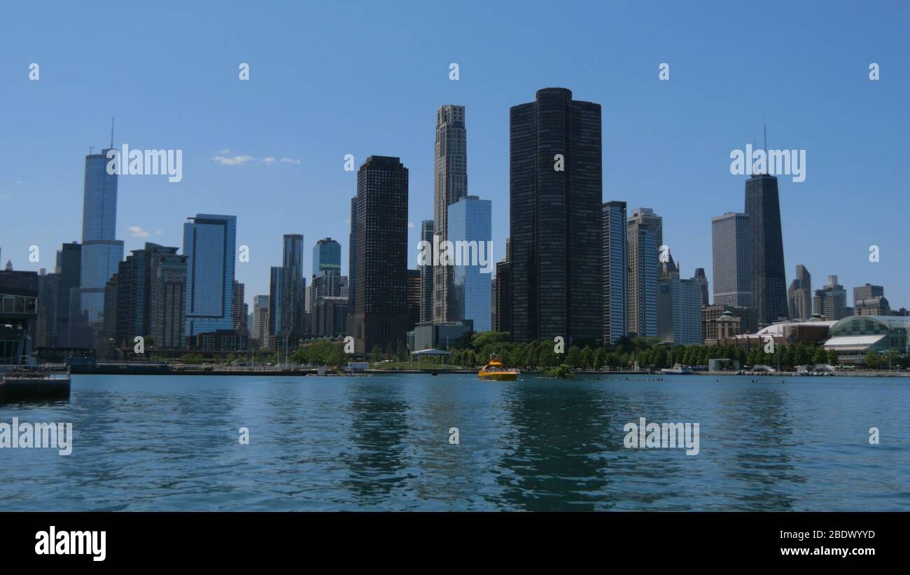 Chicago river lock lake michigan hi-res stock photography and images ...