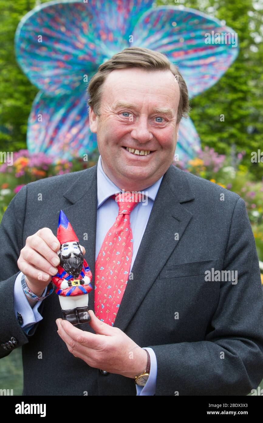 Nicky Henderson, Jump racing Champion trainer 6 times with a garden
