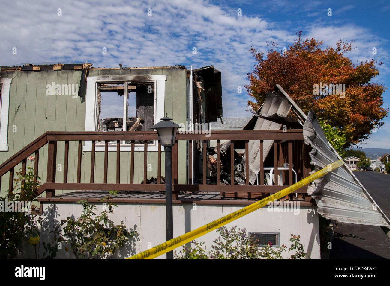 Earthquake damage house hi-res stock photography and images - Alamy