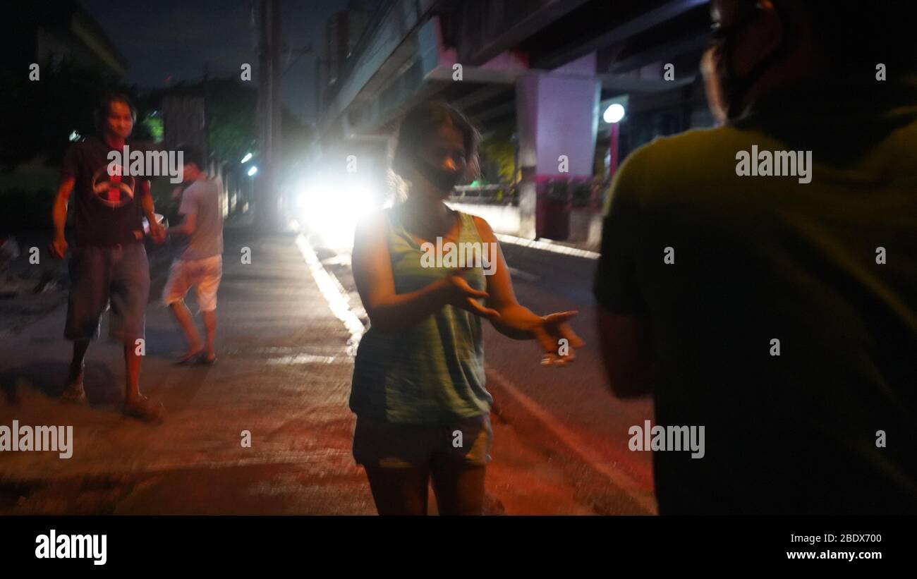Homeless people in the streets of Metro Manila were given free dinner ...